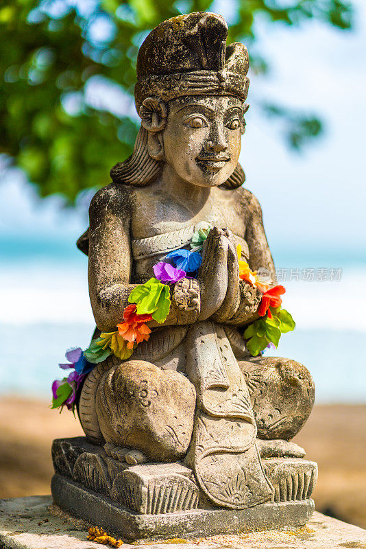 印度尼西亚巴厘岛库塔海滩的雕像