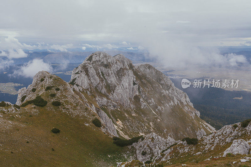 从山顶俯瞰公园的全景