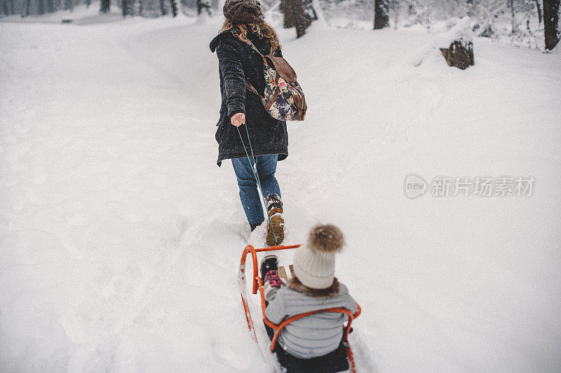 雪中的聚会时间