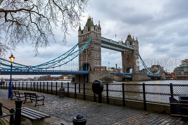 伦敦-泰晤士河和伦敦塔桥，英国