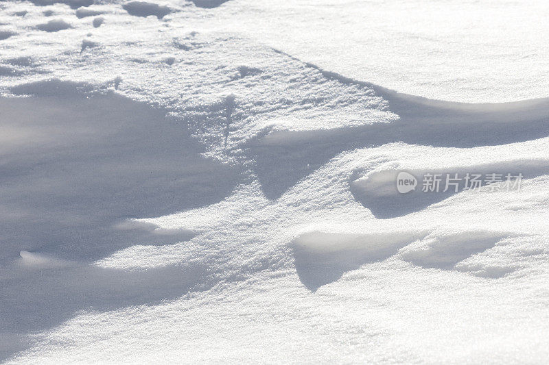 霜天里的雪堆