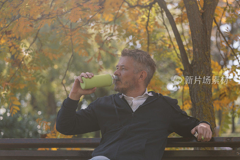 可重复使用的水瓶