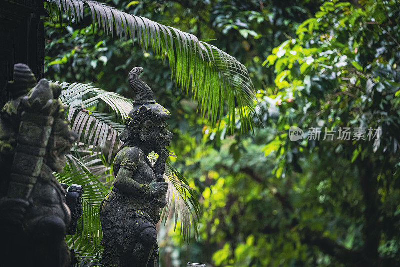 巴厘岛的传统石雕