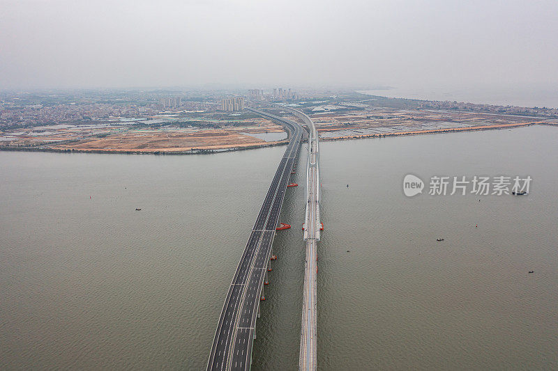 正在建设的跨海公路和跨海铁路