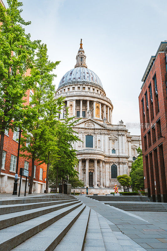 圣保罗大教堂和伦敦的现代建筑
