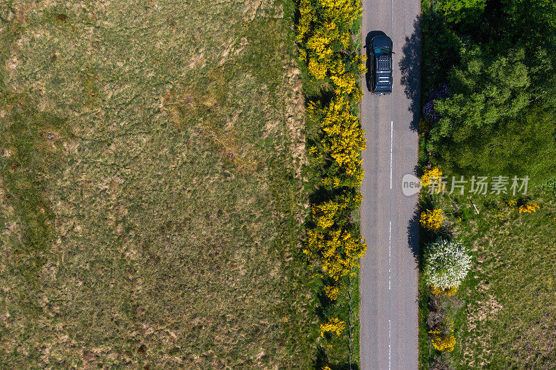 无人机拍摄的苏格兰乡村道路
