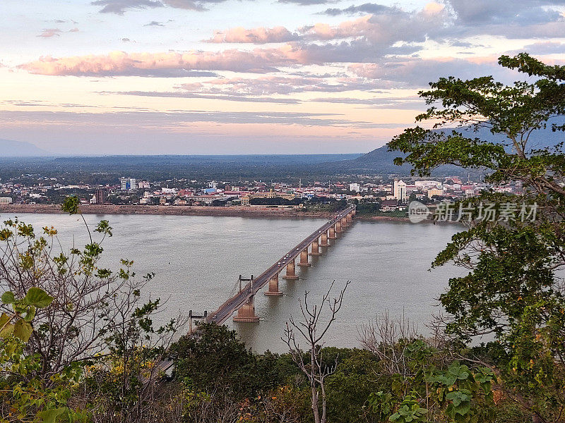 老挝Pakse的湄公河和老日本大桥