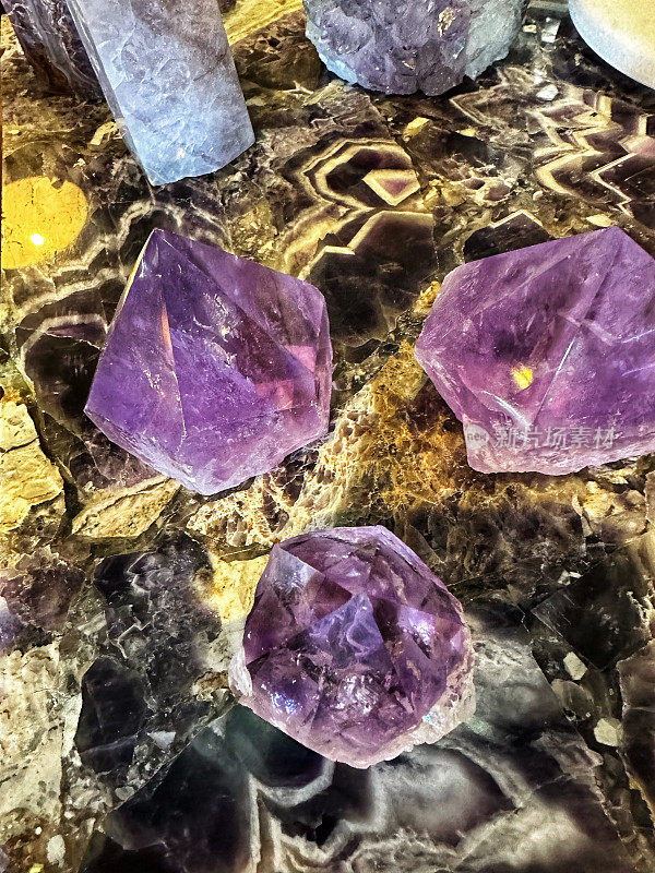 紫水晶愈合晶体玛瑙背景