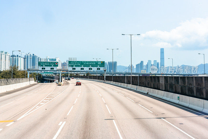 香港城前的柏油路