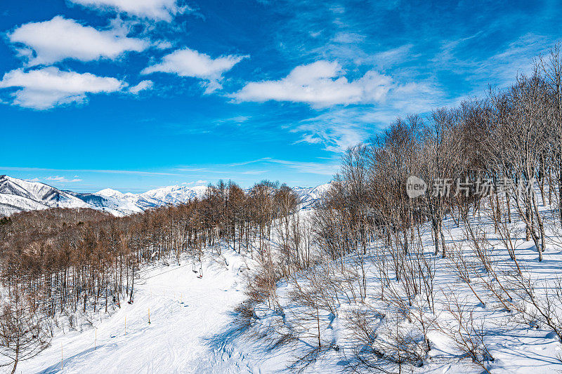 皑皑白雪的日本山，日本白波