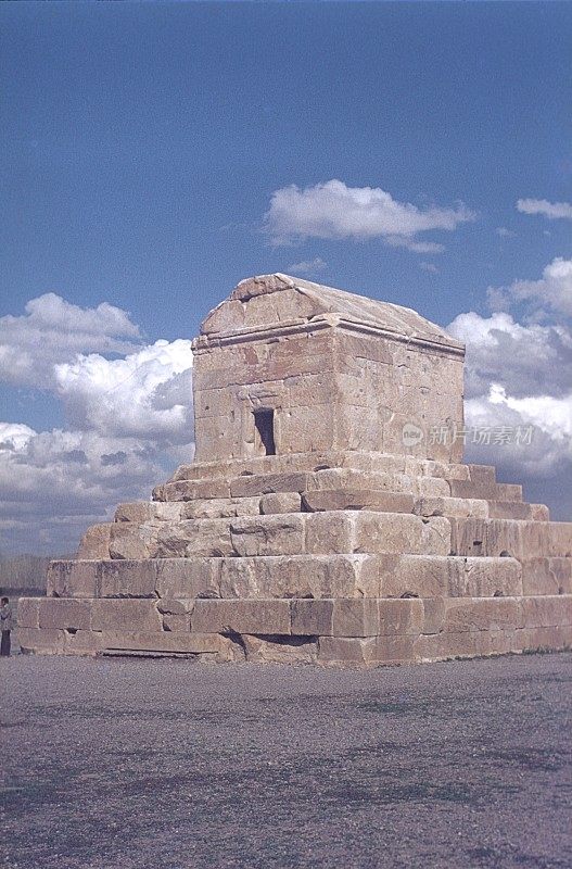 居鲁士大帝在帕萨尔加代的陵墓