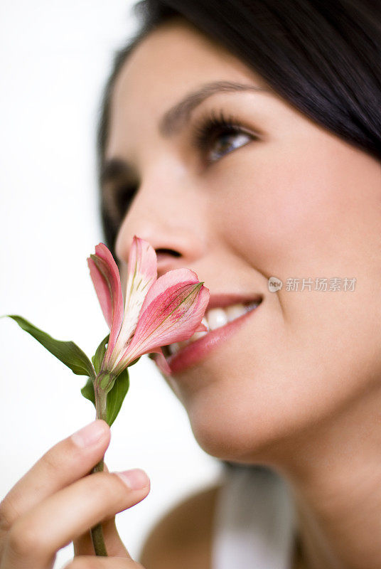 闻花香的女人