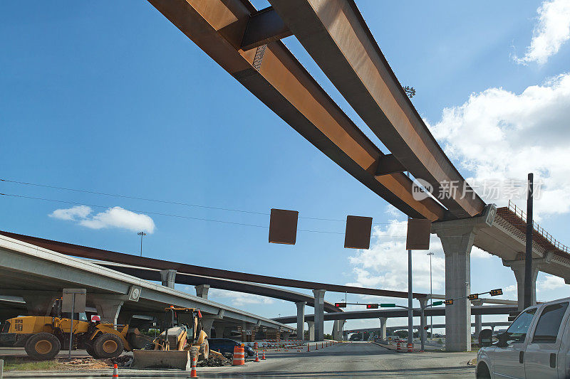 斜坡被纳入公路建设