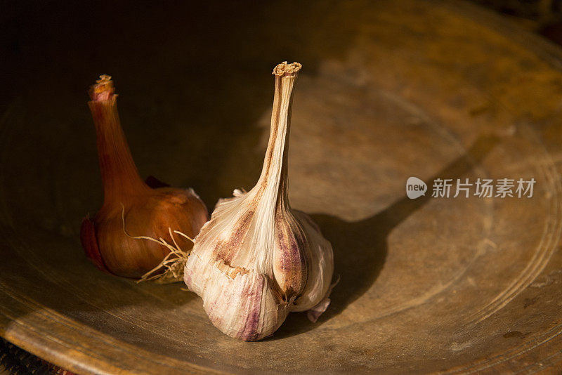 简单的天然有机食品。蔬菜,黄油,奶酪。