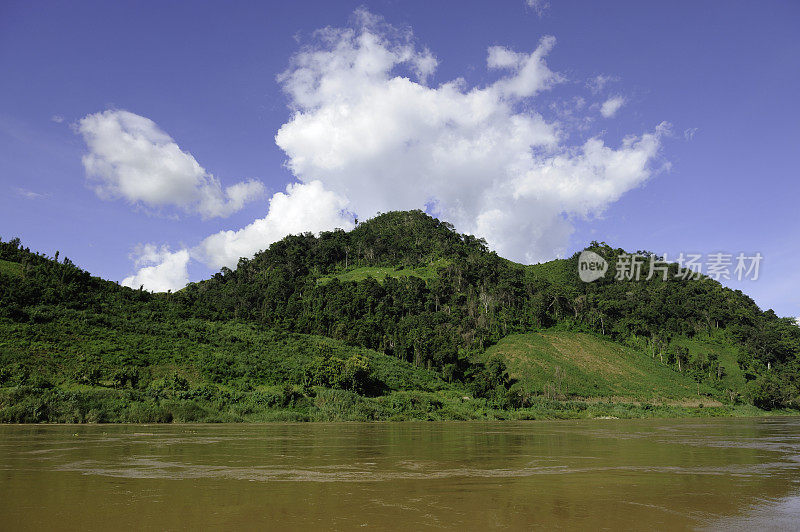 在老挝的湄公河沿岸