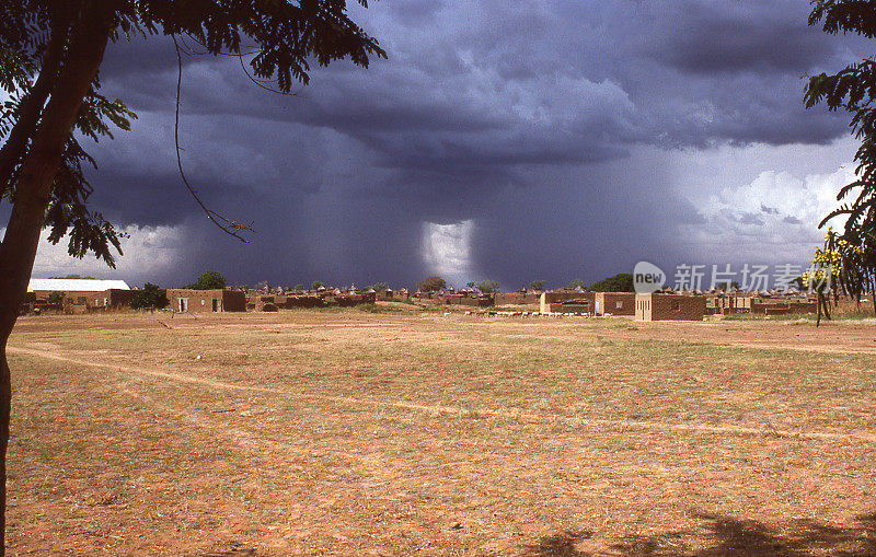 在非洲布基纳法索亚滕加附近的萨赫勒北部地区有强烈的暴雨