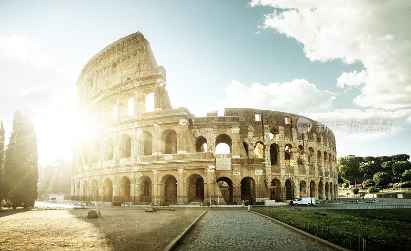 罗马斗兽场和意大利的早晨阳光