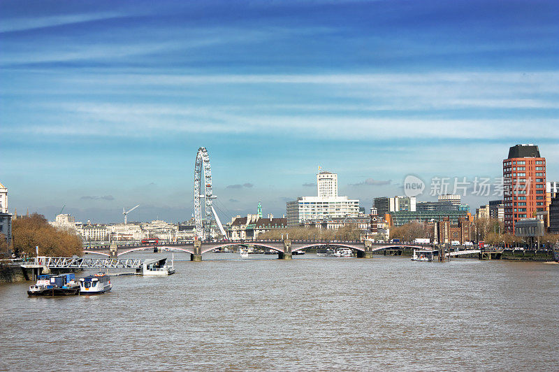从沃克斯豪尔桥到伦敦眼的泰晤士河景观
