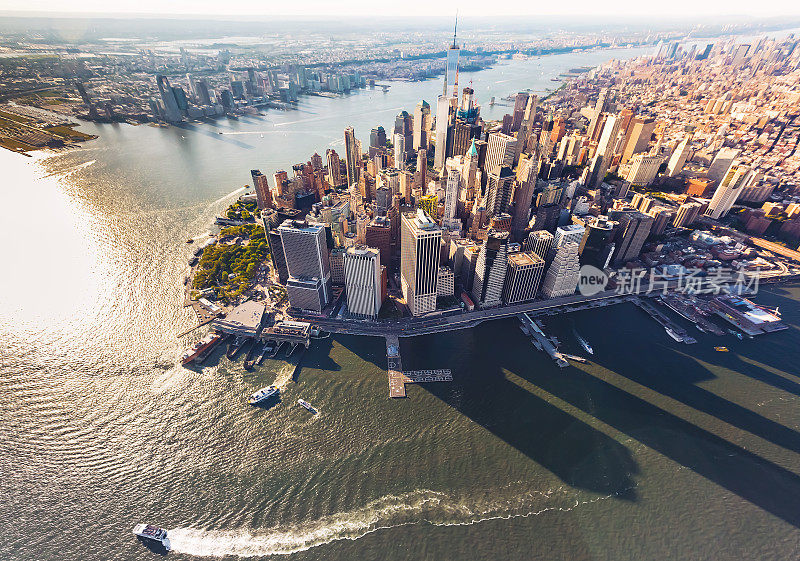低空俯瞰曼哈顿纽约市