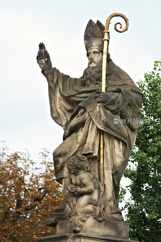 查尔斯桥上的圣奥古斯丁雕像