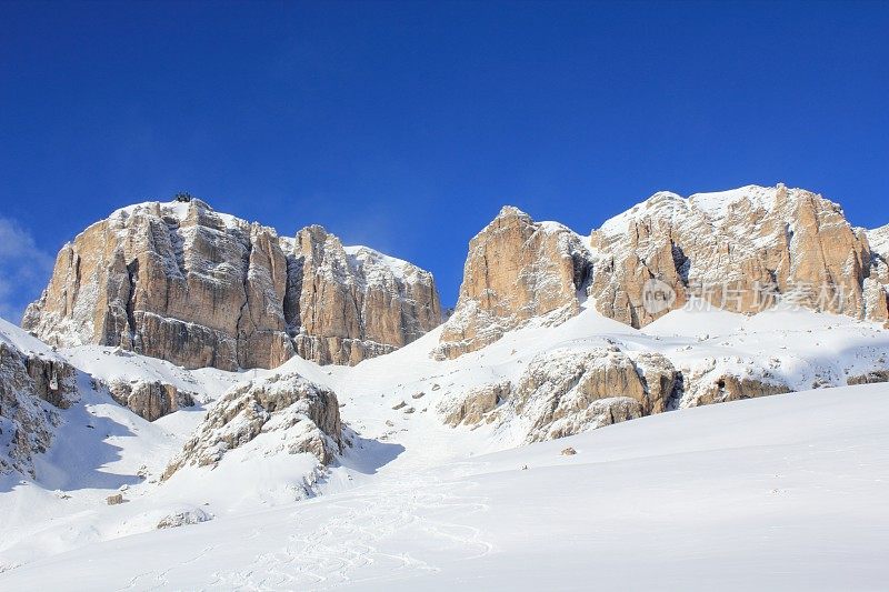 意大利Dolomites的冬天