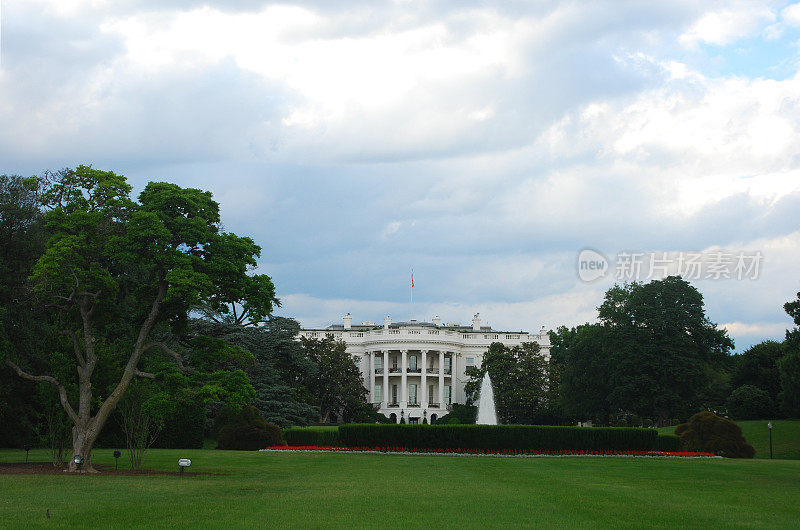 暴风雨前的白宫