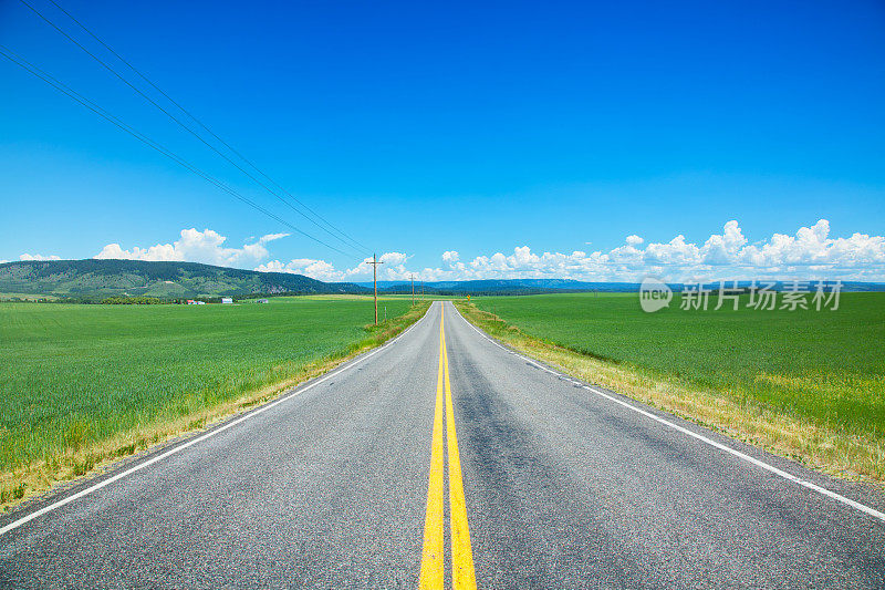 横穿爱达荷大平原的笔直道路