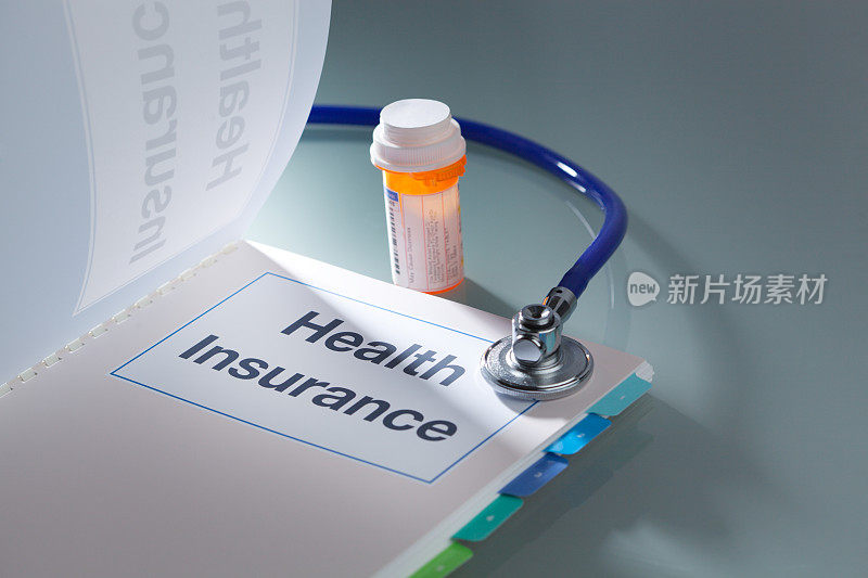 健康保险政策手册手册与处方瓶和听诊器