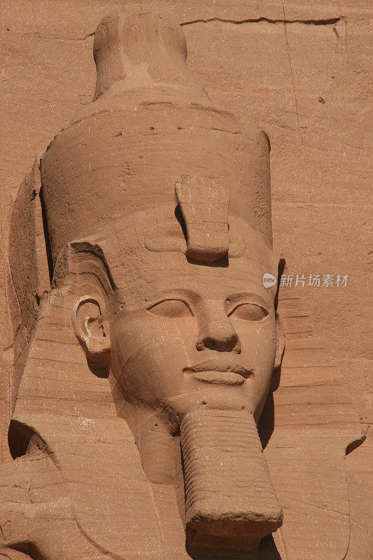 埃及的拉美西斯二世的阿布辛贝雕像。