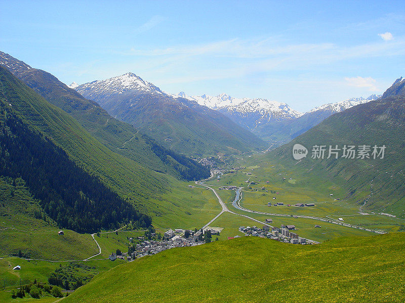 在安德马特全景和弗尔卡从奥伯尔普山口，瑞士阿尔卑斯山