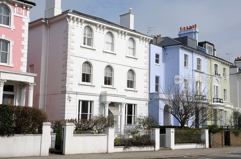 伦敦色彩斑斓、色彩柔和的房屋