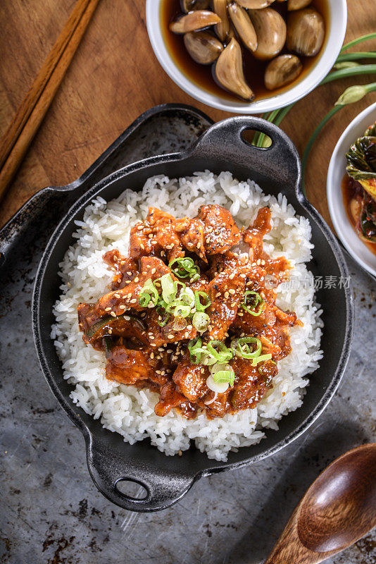 香煎猪肉配白饭