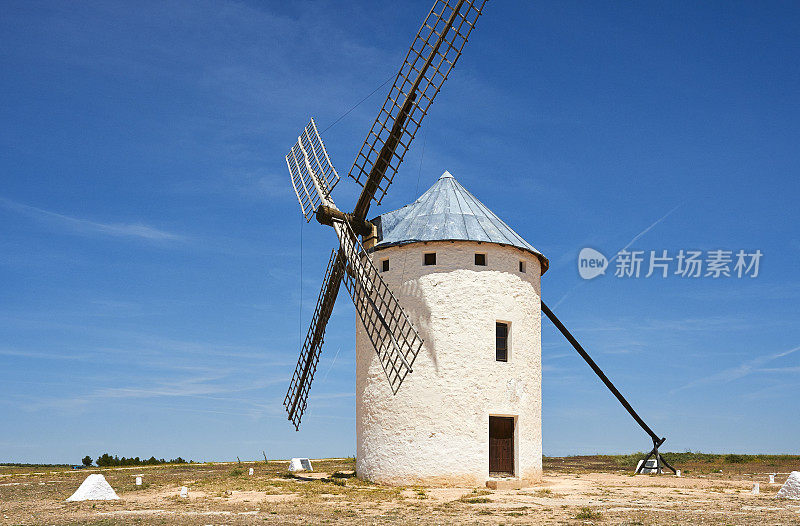 蓝天下的西班牙风车——西班牙的拉曼查