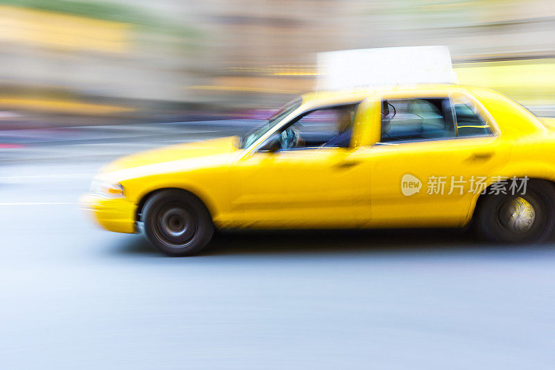 黄色出租车在纽约超速行驶