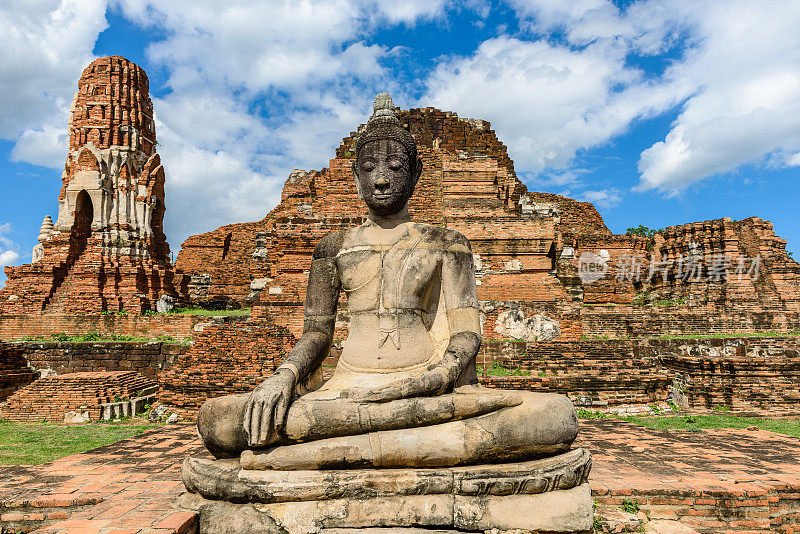 泰国大城府玛哈寺美丽的古代佛祖，被列为世界文化遗产