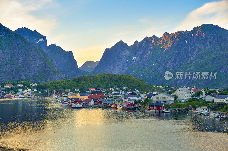 挪威，挪威罗浮敦群岛的日落风景