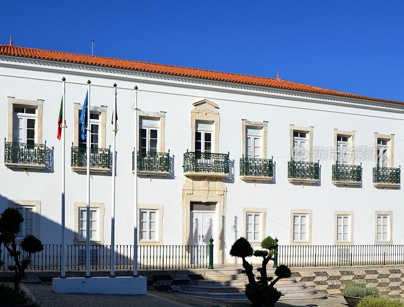 葡萄牙阿连特霍主广场上的阿连德拉尔市政厅