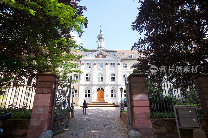 海德堡大学的庭院和卡罗琳