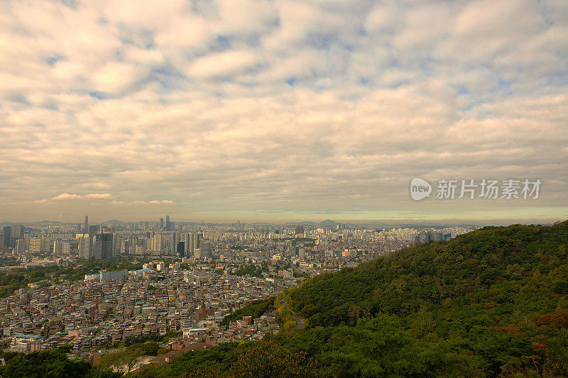 日出时的首尔市景