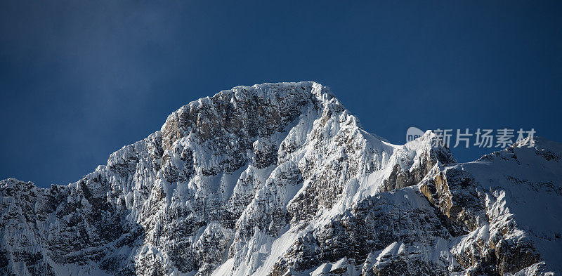 鸟瞰图-雪山，班夫国家公园，加拿大