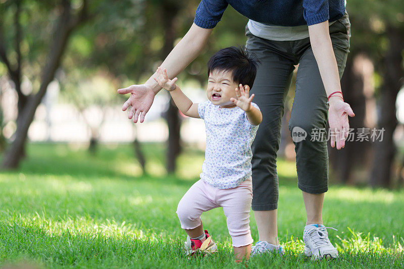 宝宝迈出了人生的第一步