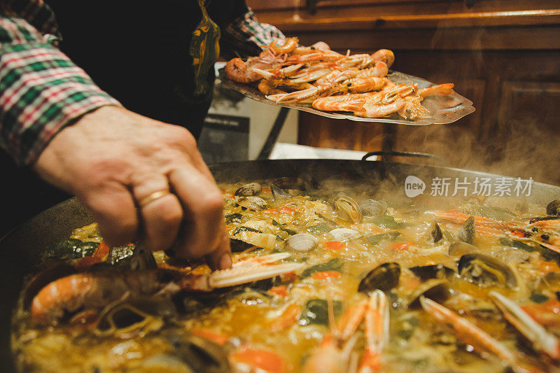 烹饪肉菜饭