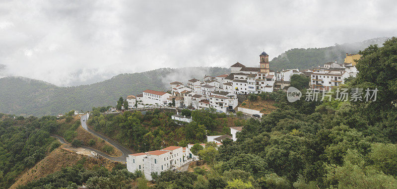 马拉加山上的村庄