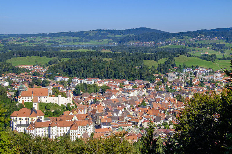 Füssen(德国巴伐利亚浪漫路)的高角度视图