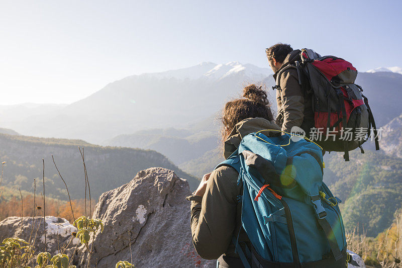 徒步穿越高山试验