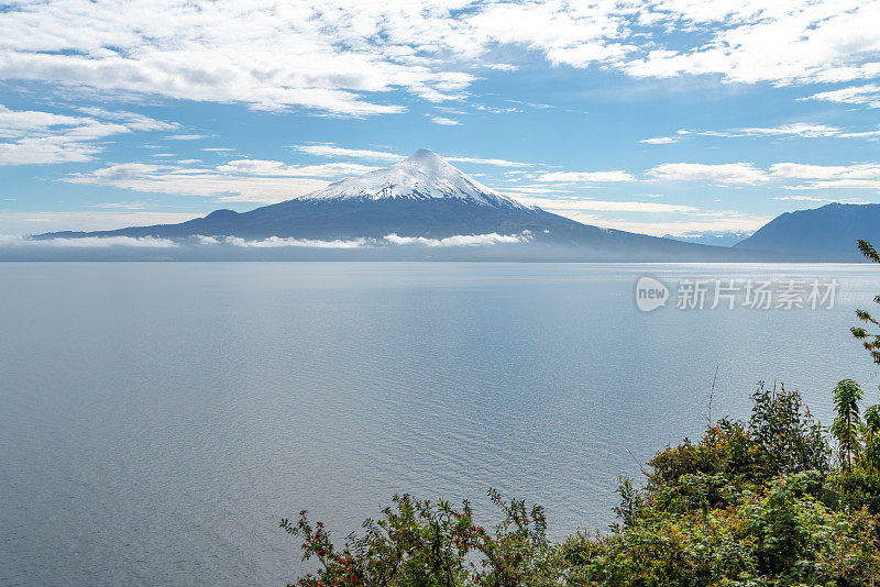 智利湖区的奥索尔诺火山-瓦拉斯港，智利