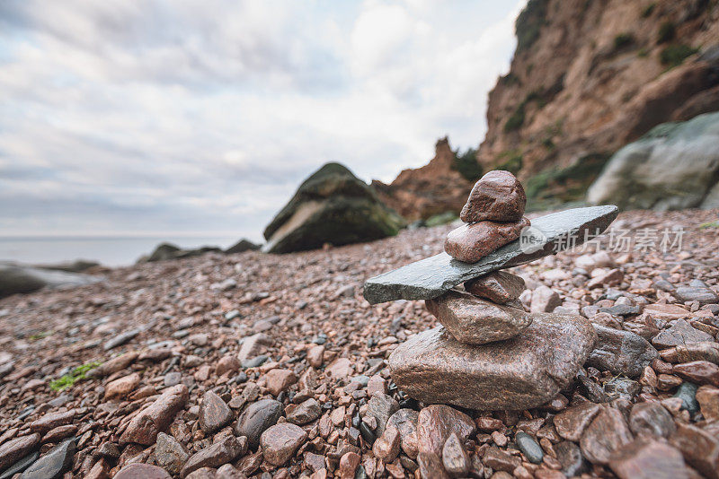 宽角岩石海岸cairn