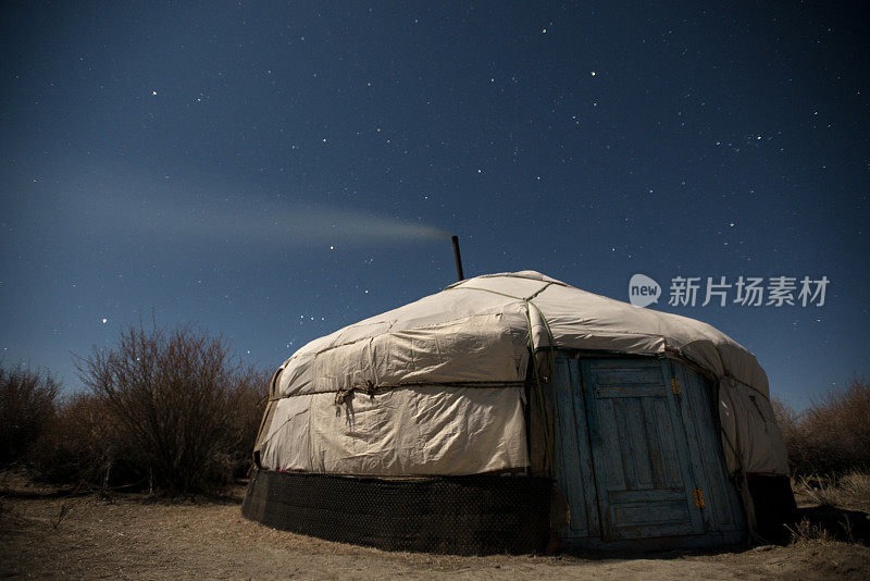 蒙古包的夜晚