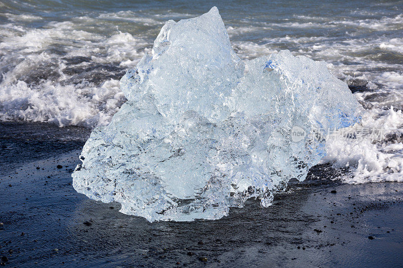 Jökulsárlón冰川泻湖和钻石海滩与冰山，冰岛欧洲