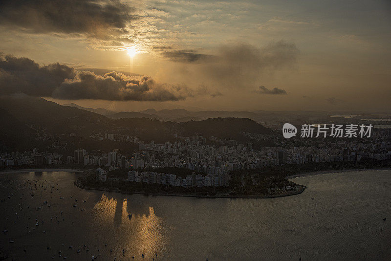 夕阳下的里约热内卢